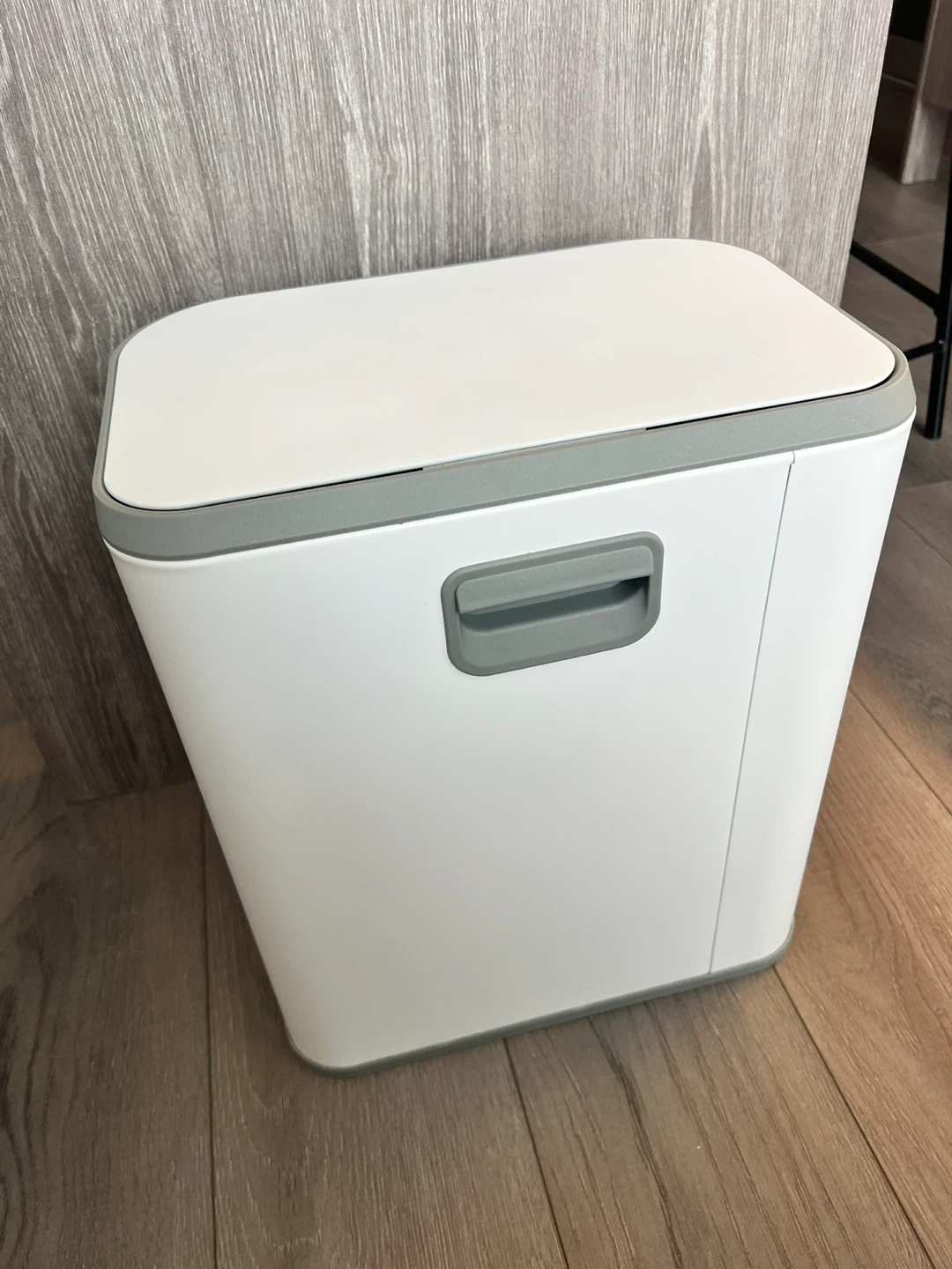 MOVING SALE!- 20L kitchen trash can - photo 2