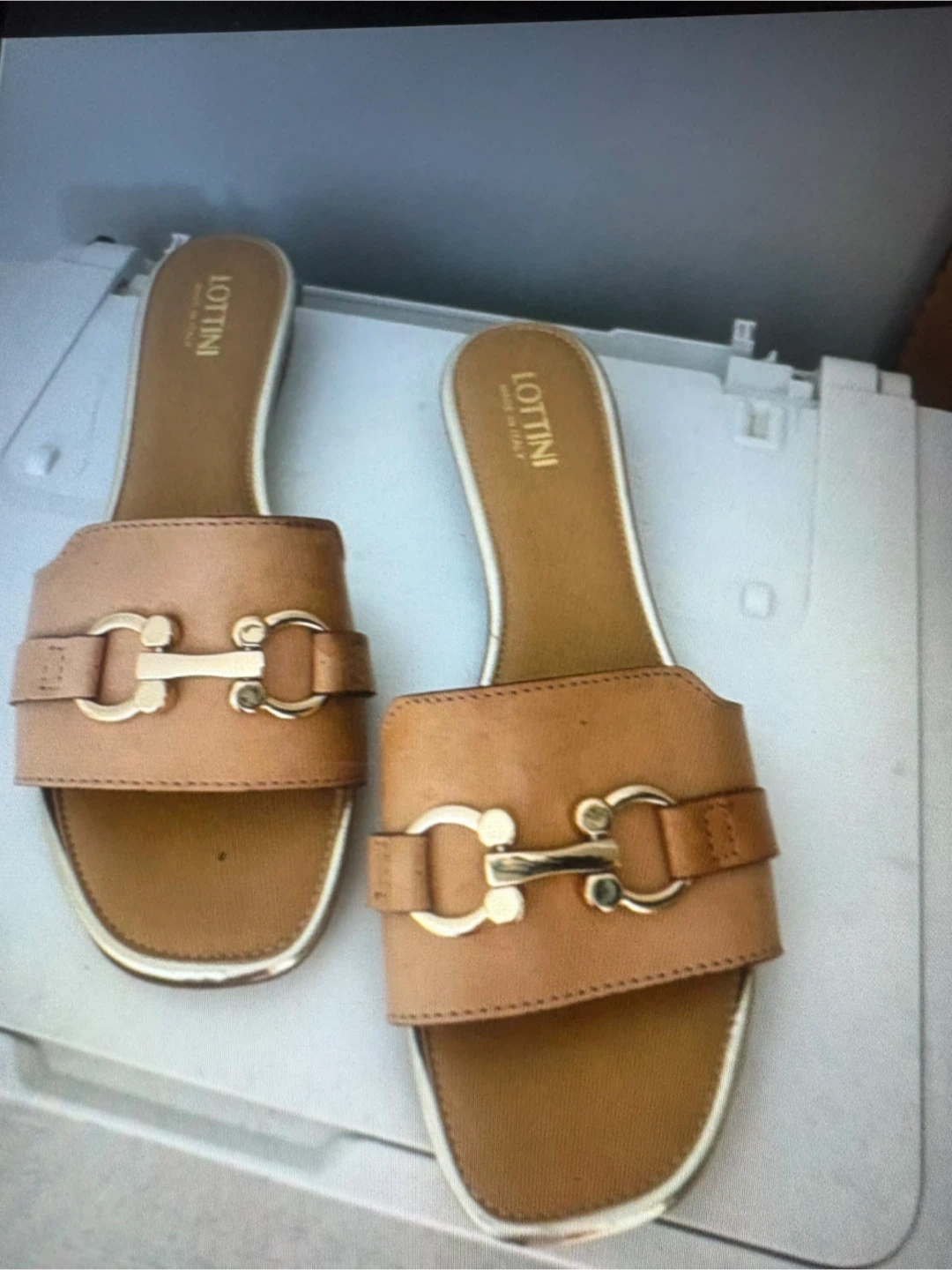 LOTTINI Sandales plates en cuir, T. 40