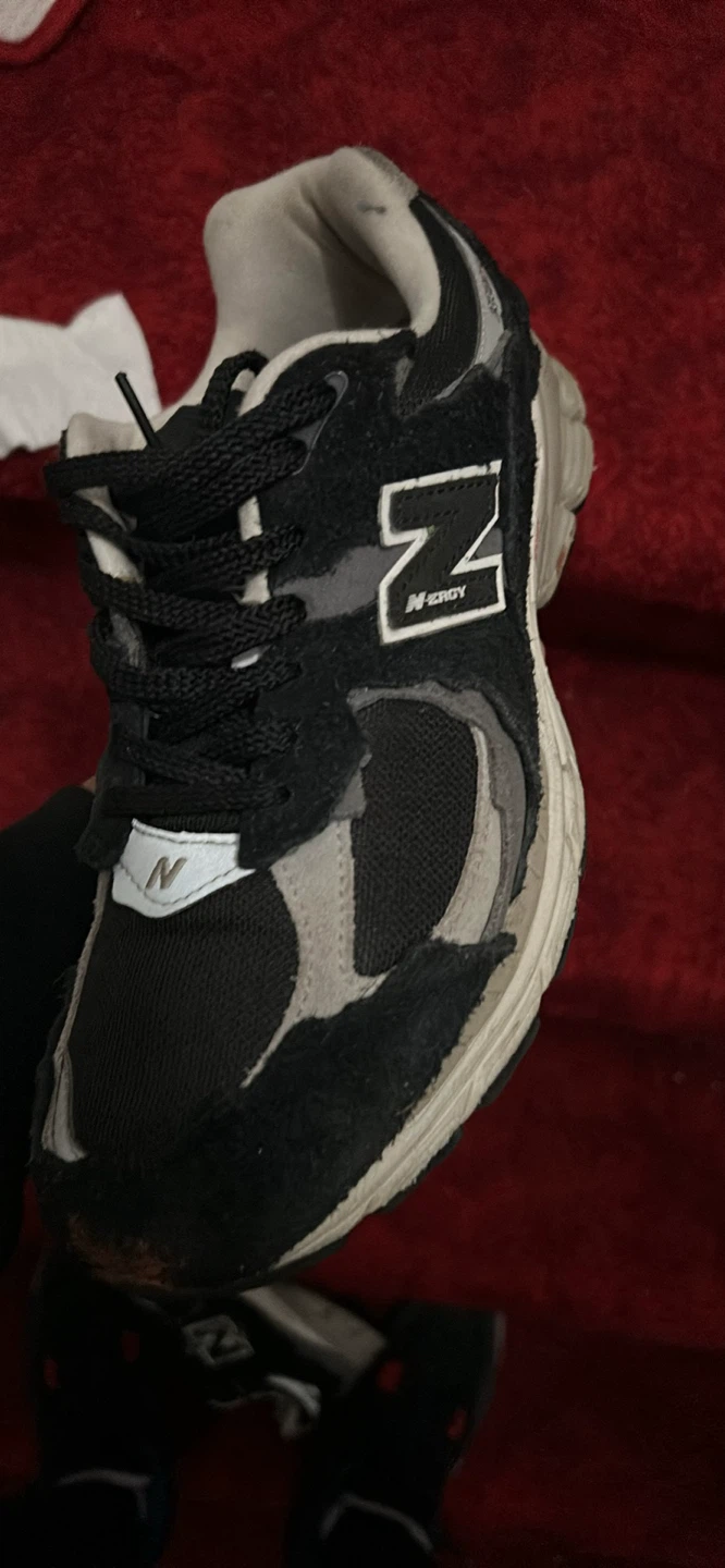 New Balance 2002R Sneakers