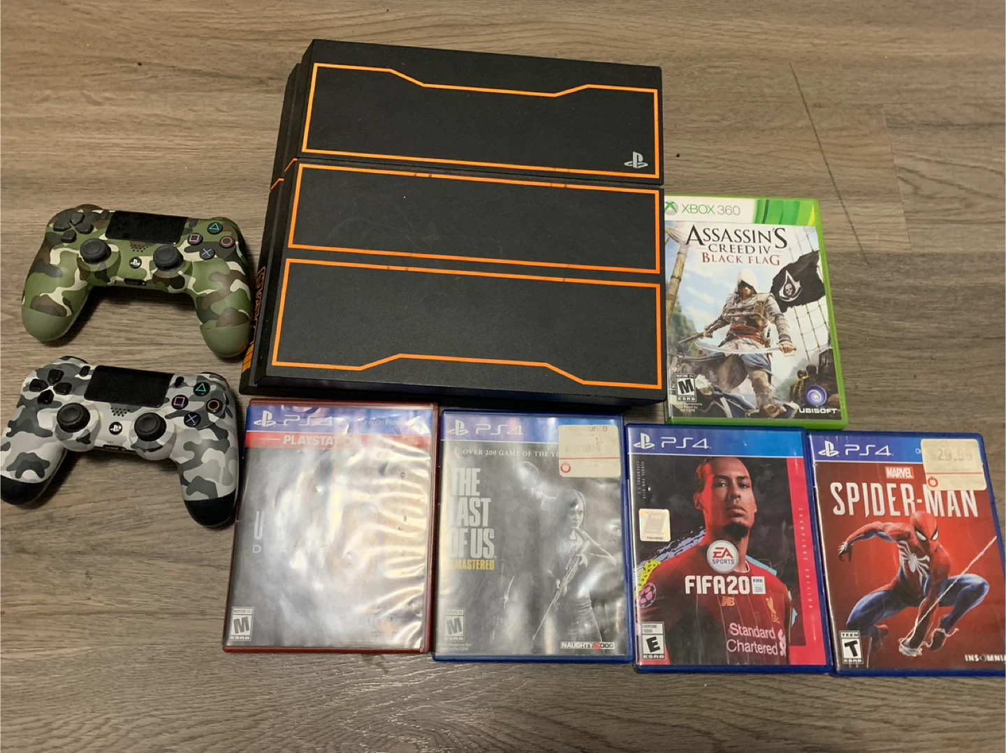 PlayStation 4 Console with 2 Controllers and 5 Games - photo 4