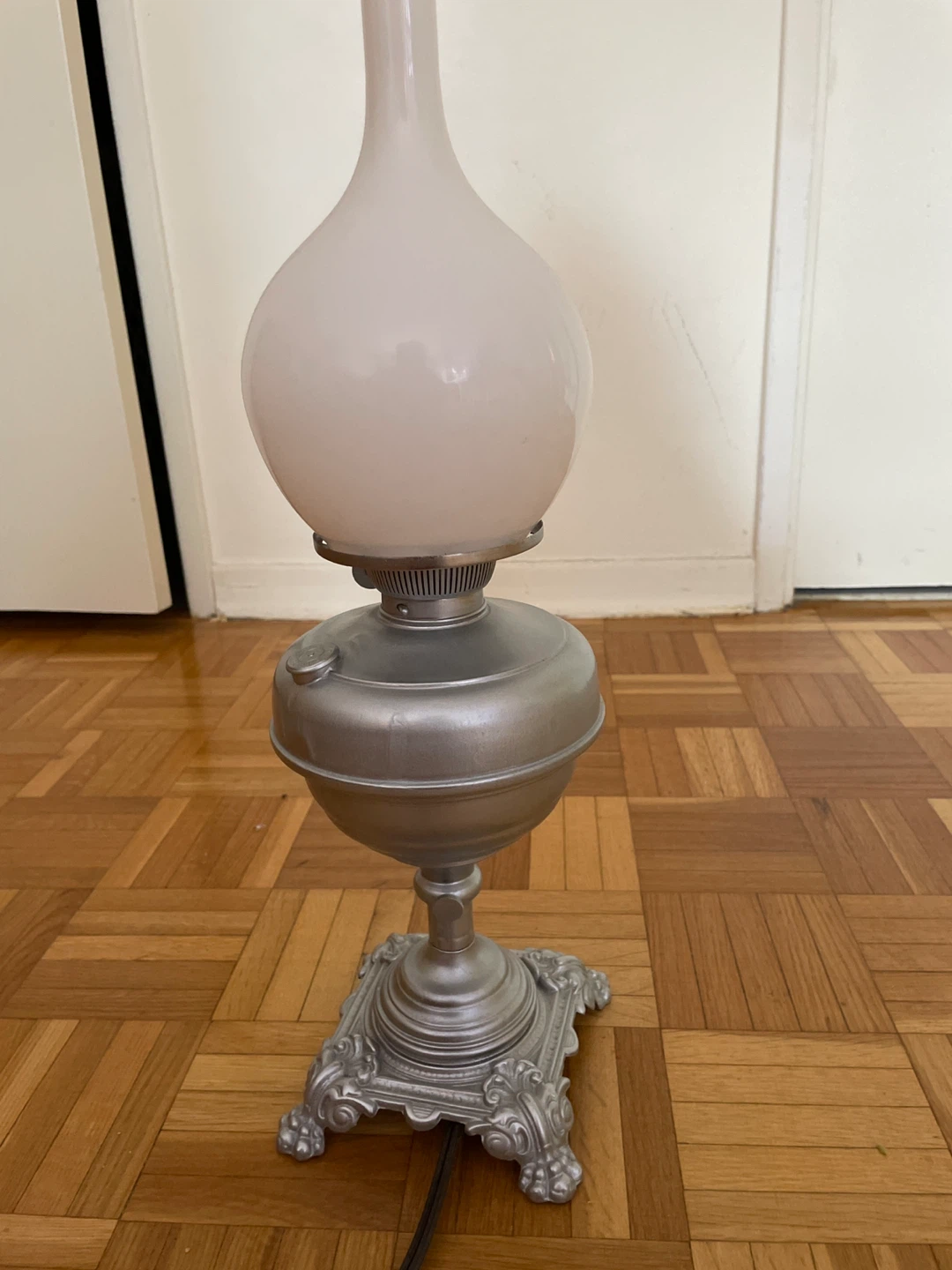 Vintage oil Table Lamp with Frosted Glass Shade
