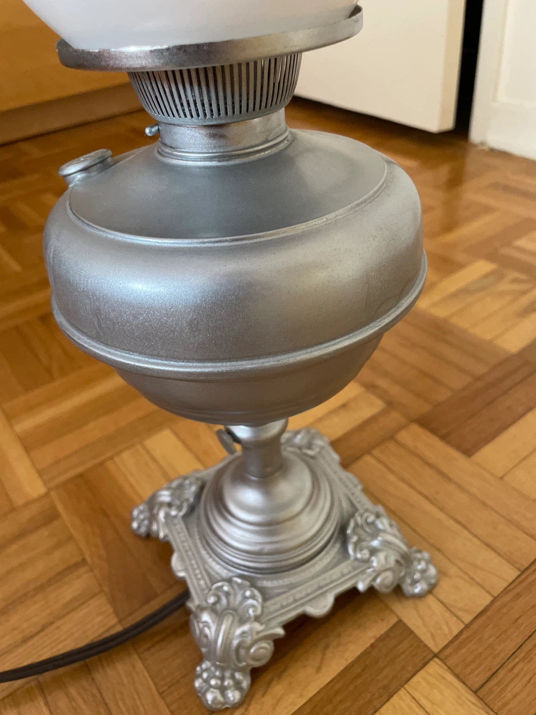 Vintage oil Table Lamp with Frosted Glass Shade - photo 2