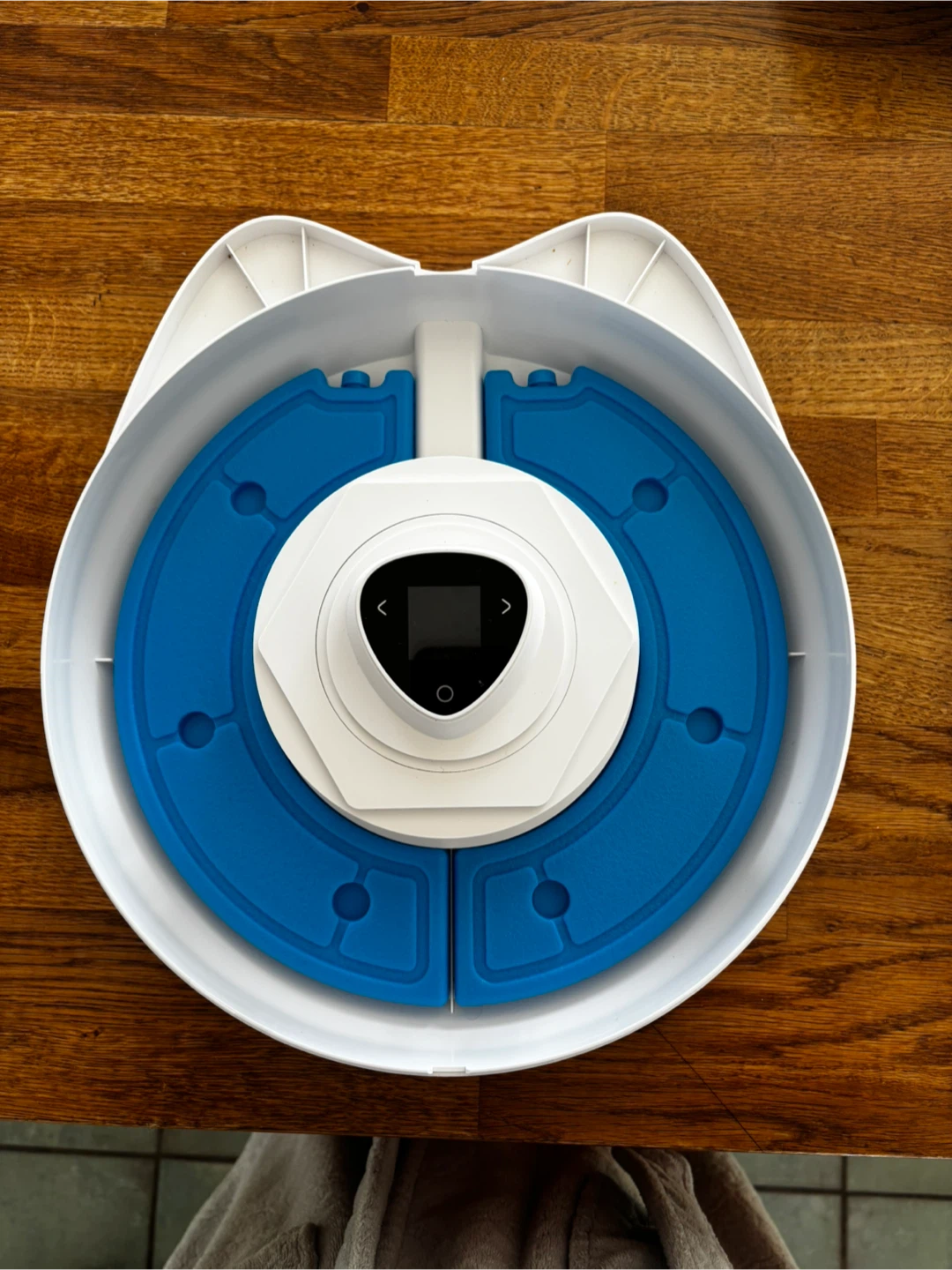 Catit Flower Fountain & 6-Meal Automatic Pet Feeder Bundle - photo 2