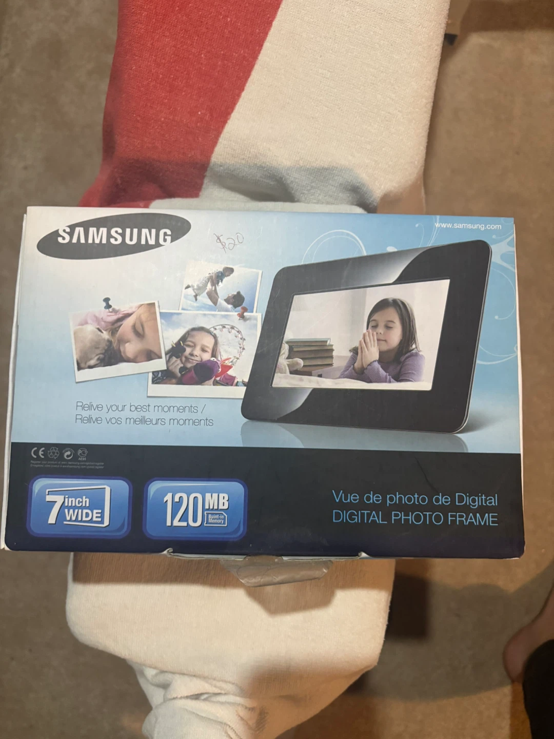 Samsung SPF-71E Digital Photo Frame - Black