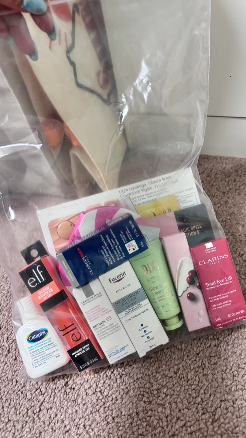 Shoppers goody bag skincare samples