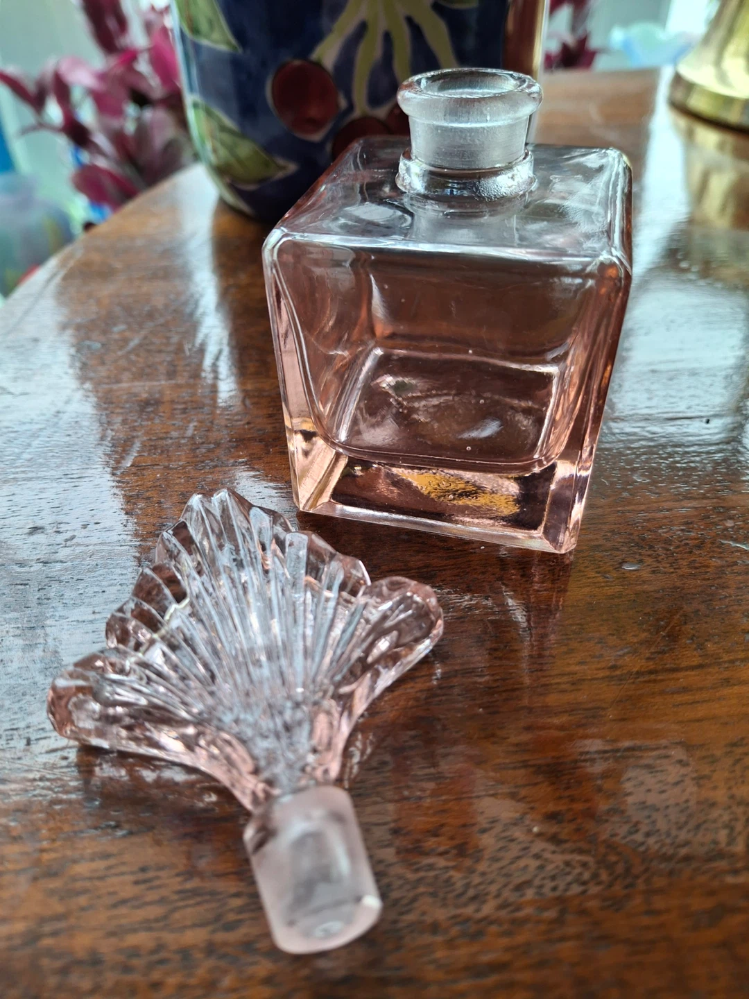 Pink glass perfume bottle - photo 4
