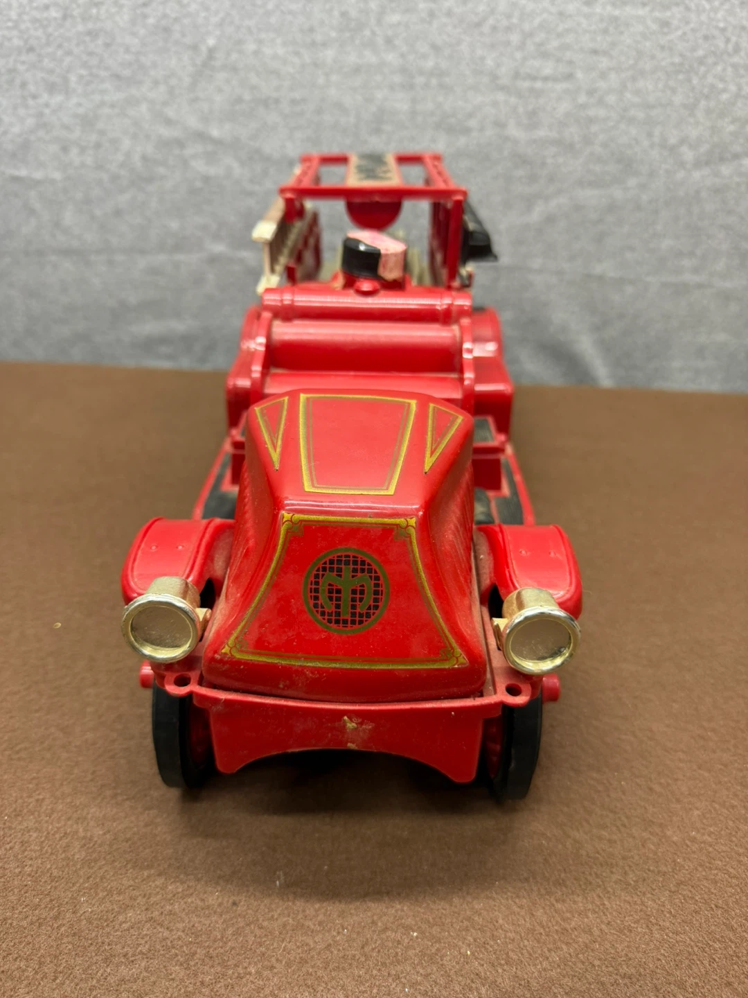 Jim Beam 1917 Mack Bulldog Fire Truck Decanter Vintage Red Empty - photo 4