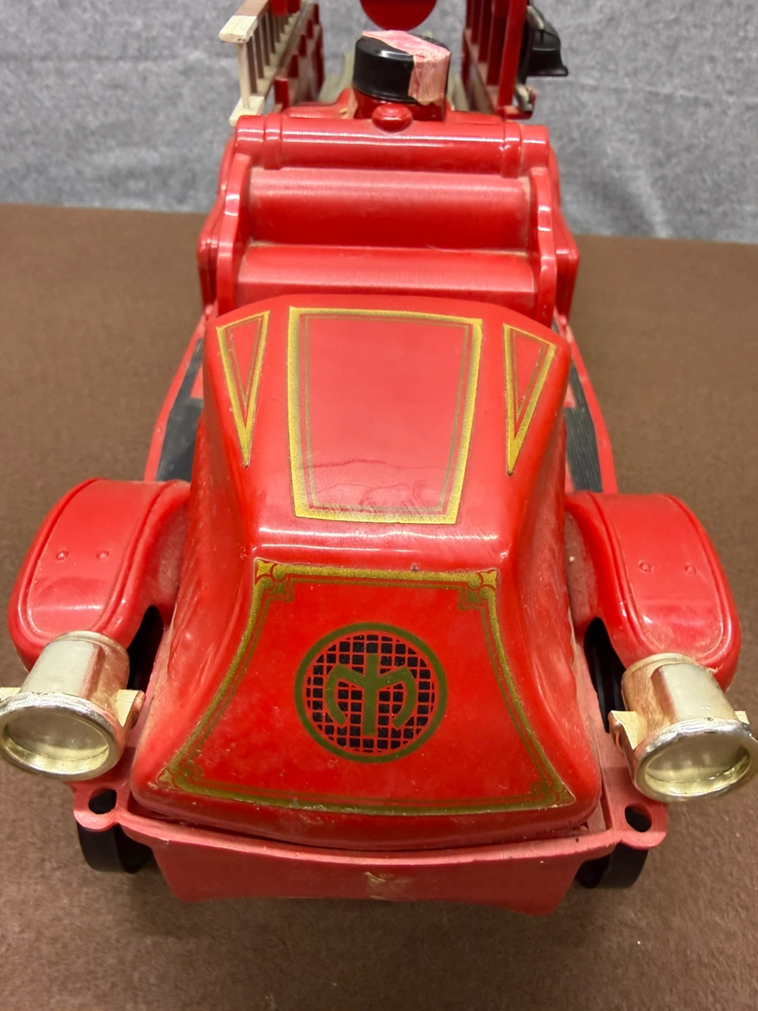 Jim Beam 1917 Mack Bulldog Fire Truck Decanter Vintage Red Empty - photo 3