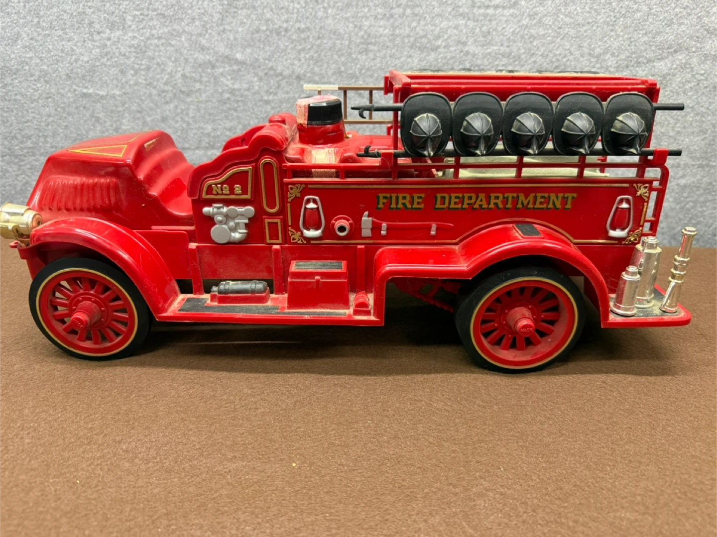 Jim Beam 1917 Mack Bulldog Fire Truck Decanter Vintage Red Empty - photo 2