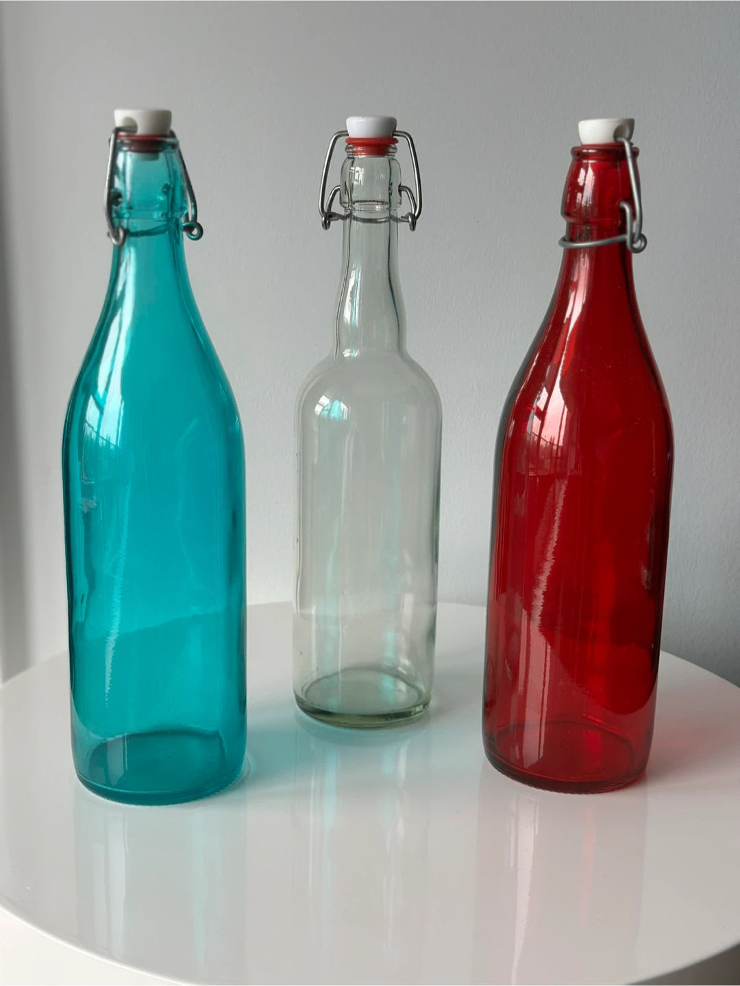 🥕 Set of 3 Swing-Top Glass Bottles – Red, Clear & Blue 🍶✨