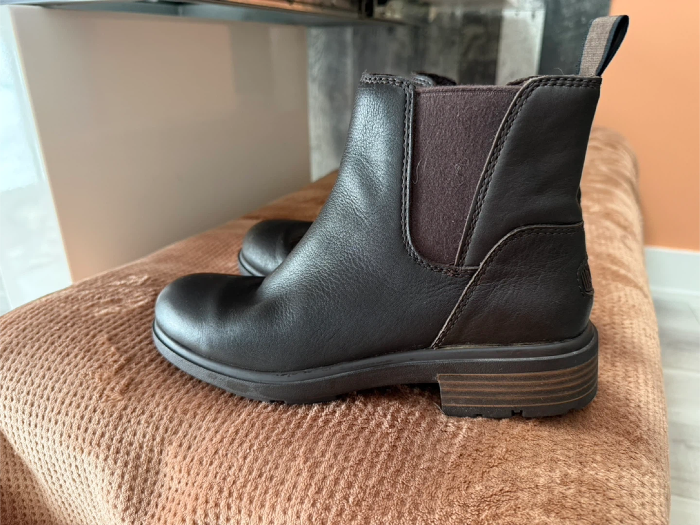 UGG Brown Leather Chelsea Boots - Women's Size 8 - photo 3