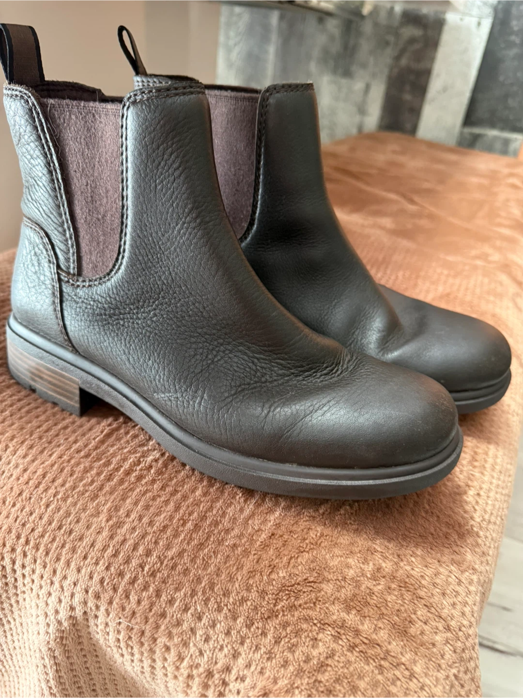UGG Brown Leather Chelsea Boots - Women's Size 8 - photo 4