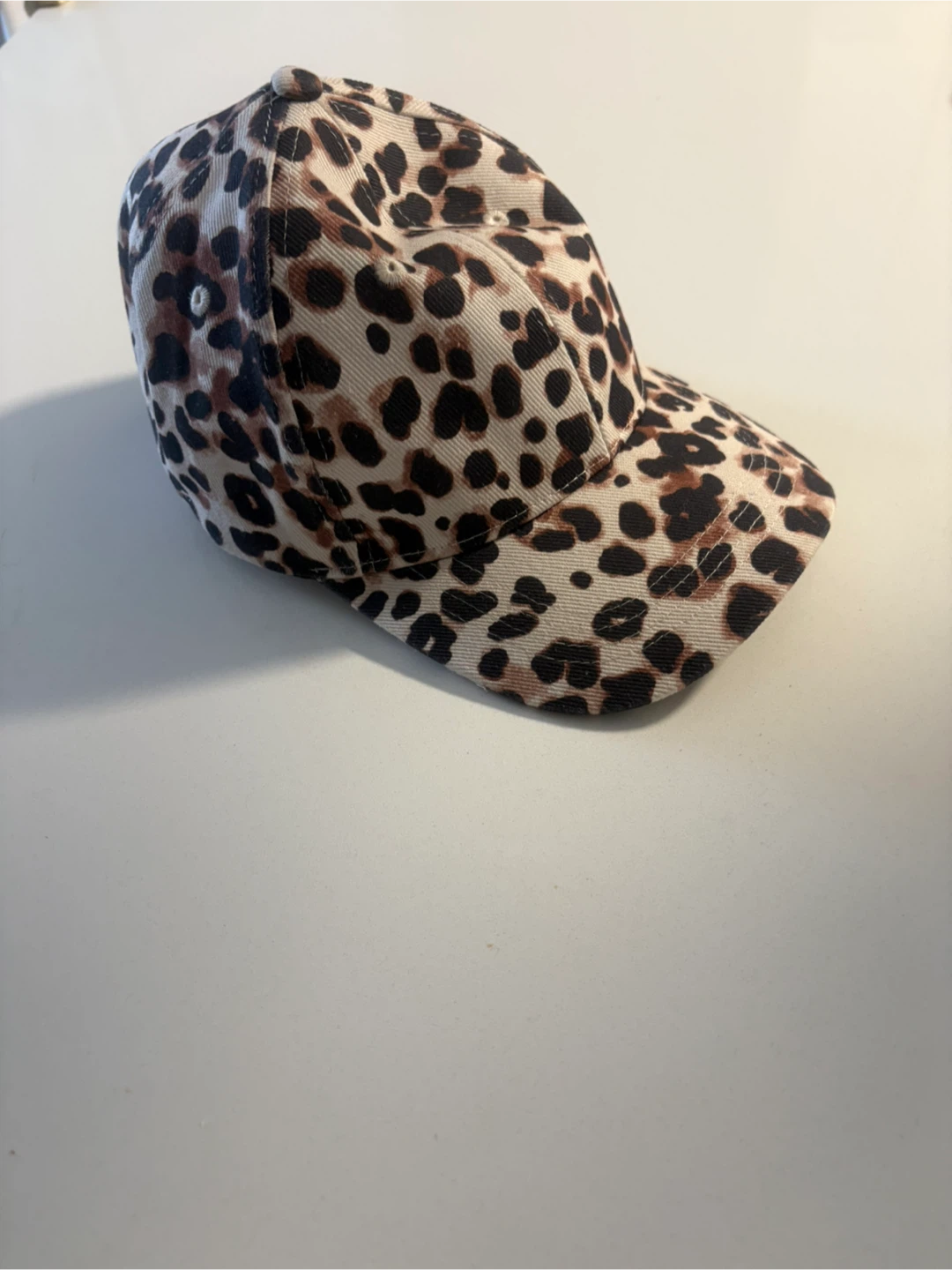 Casquette à motif léopard