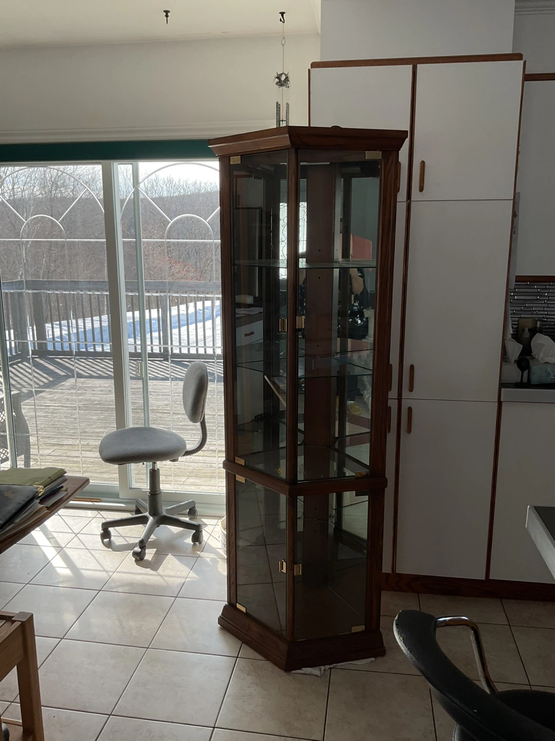 2 curio cabinets 50$ each