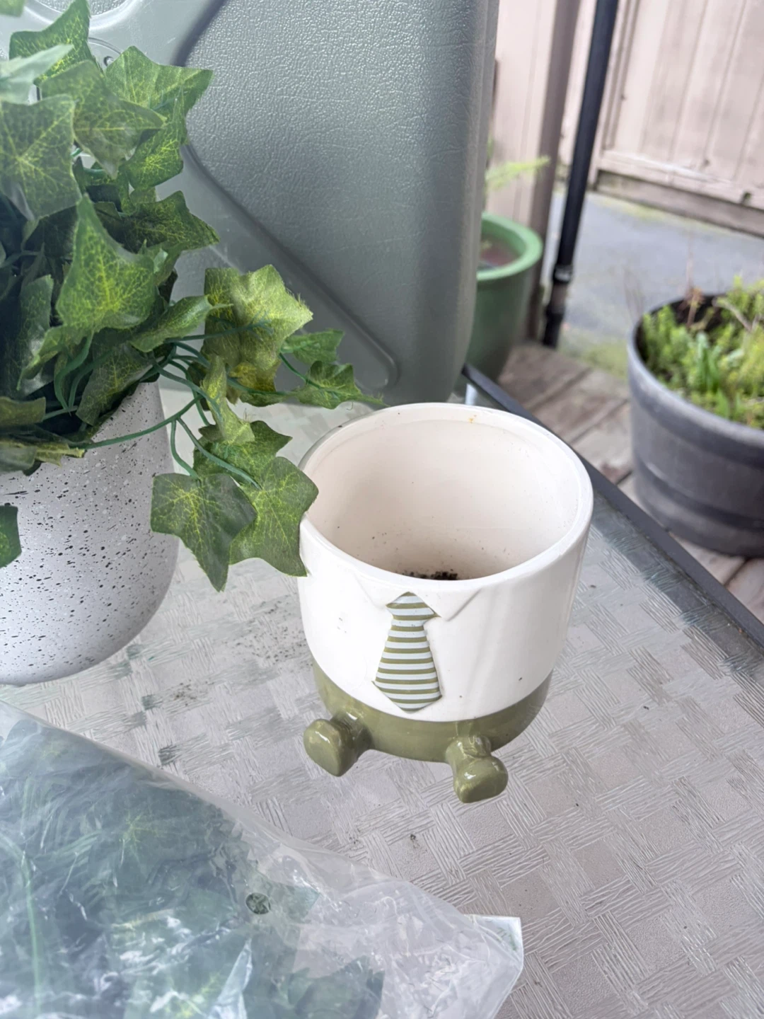 Planter Pot with Legs and vines