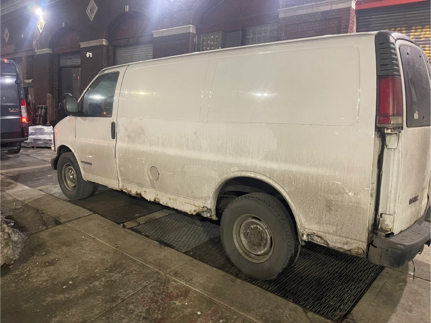 2000 GMC Savana Van 158k miles - photo 2
