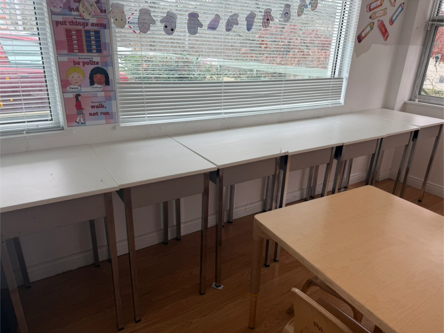 White Desk with Metal Legs*20 - photo 2