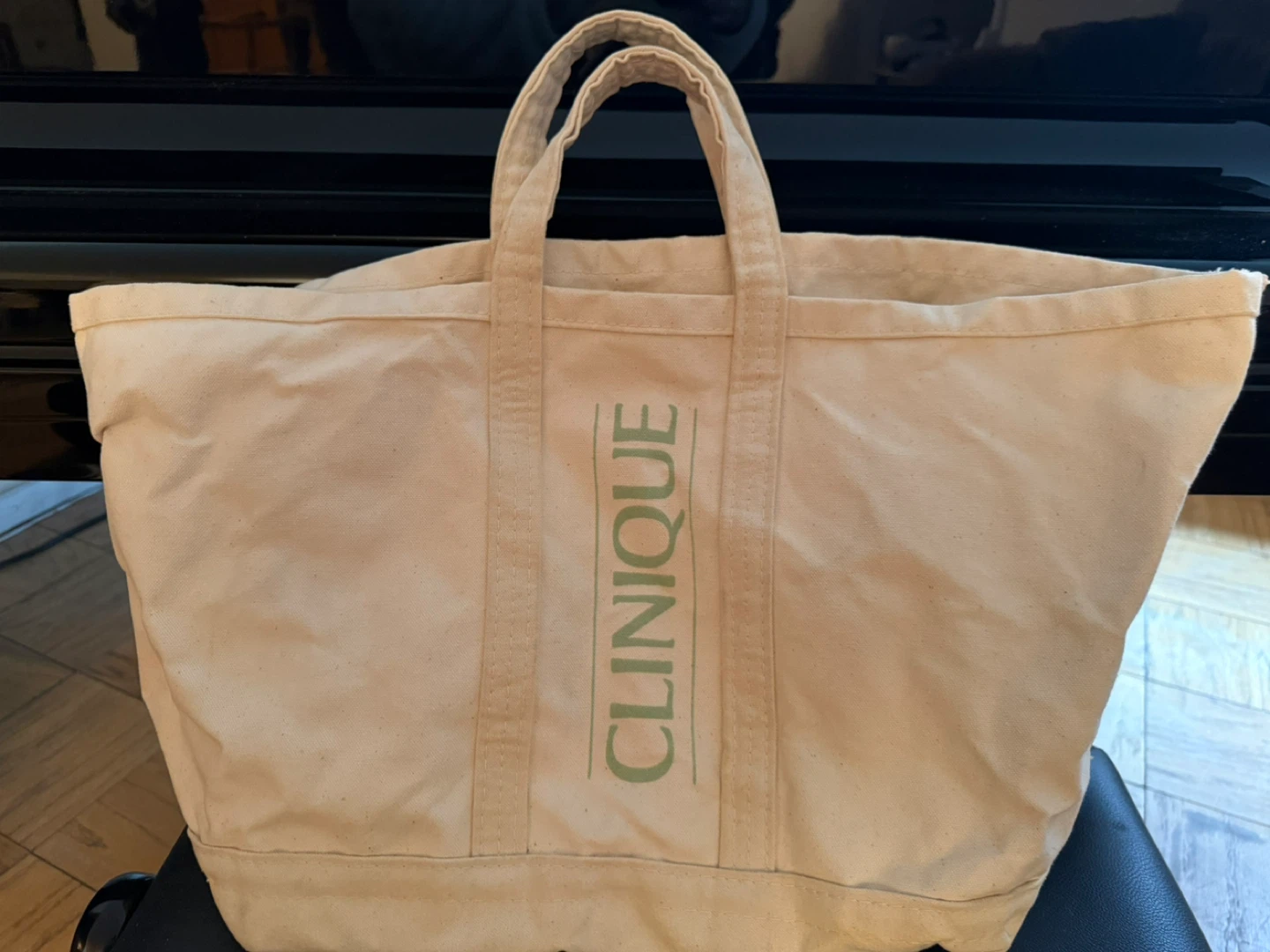 Clinique VIntage Canvas Tote Bag 🥕 - photo 3