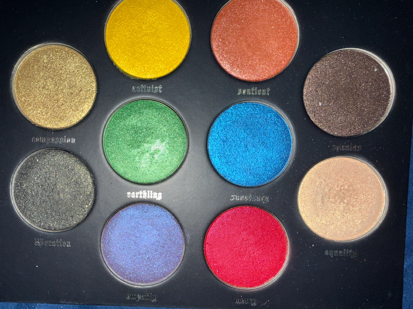 Kat Von D Limited-edition Vegan Love Eyeshadow Palette - photo 2
