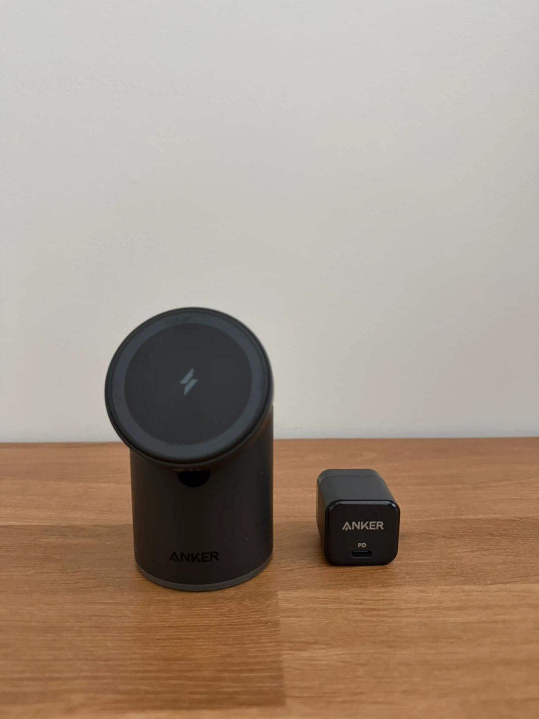Anker Magnetic Wireless Charger - Black - photo 2