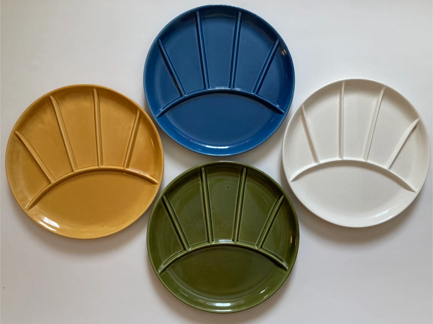 Set of 4 Vintage Divided Ceramic Plates - STILL IN BOX - photo 3