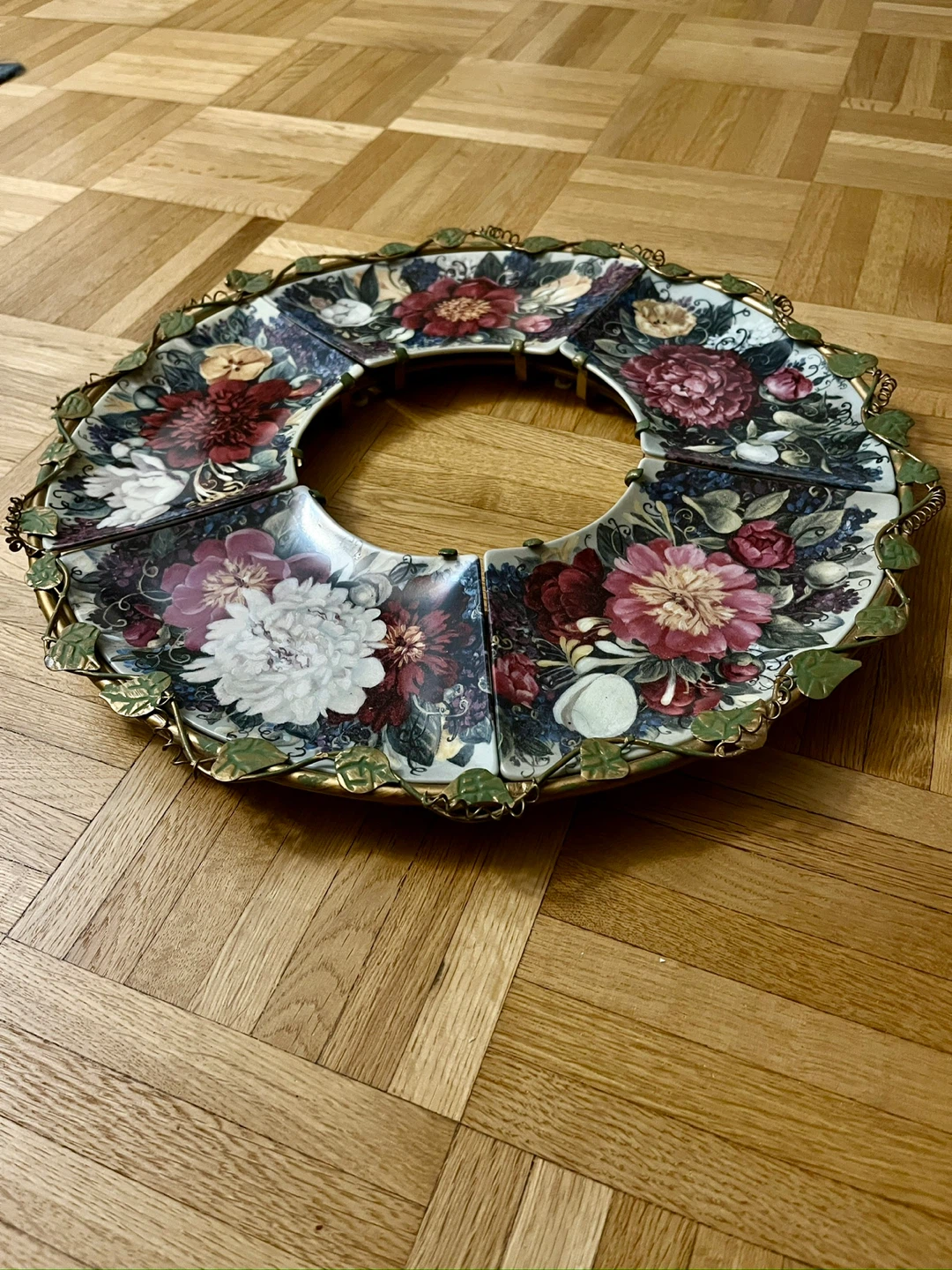 Floral decorative plate ( plate material is ceramic)