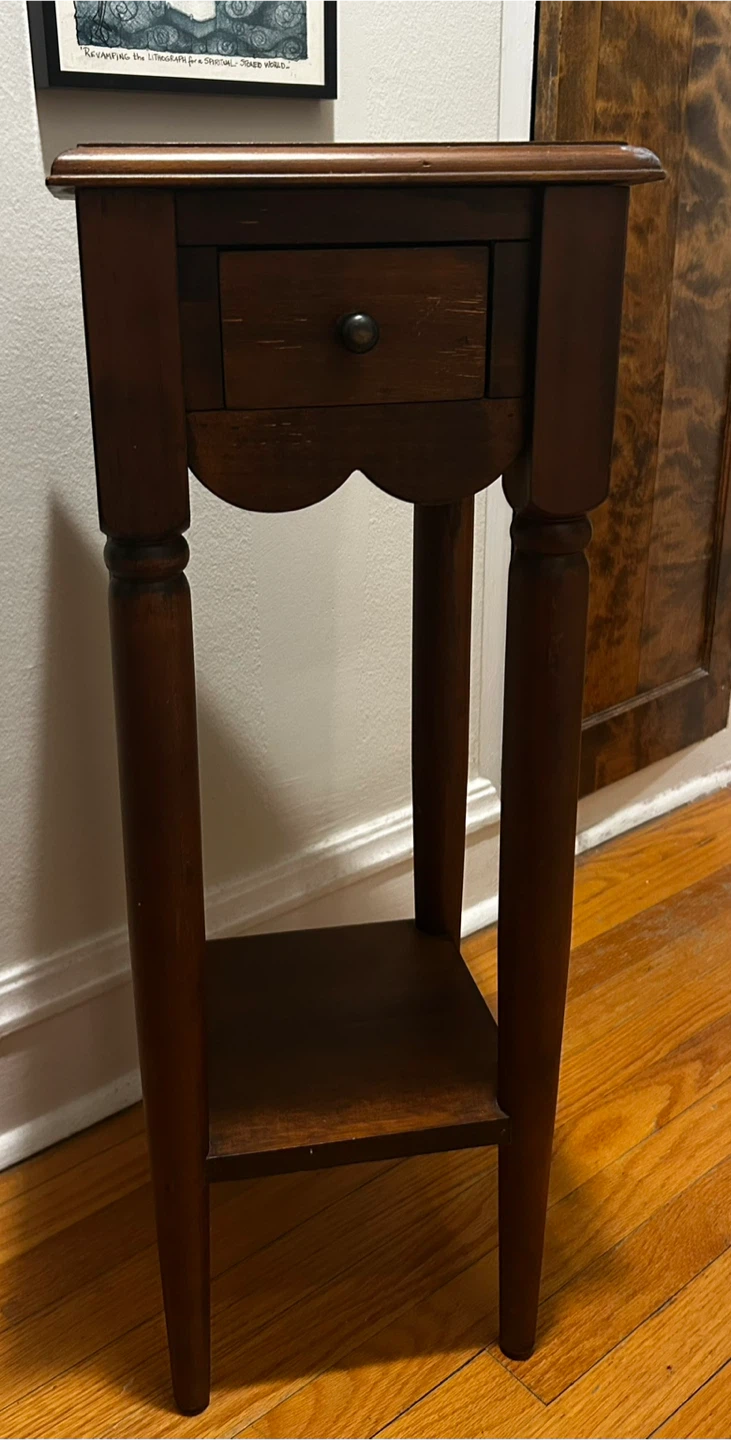 Vintage-Americana Wooden Side Table with Drawer - photo 4