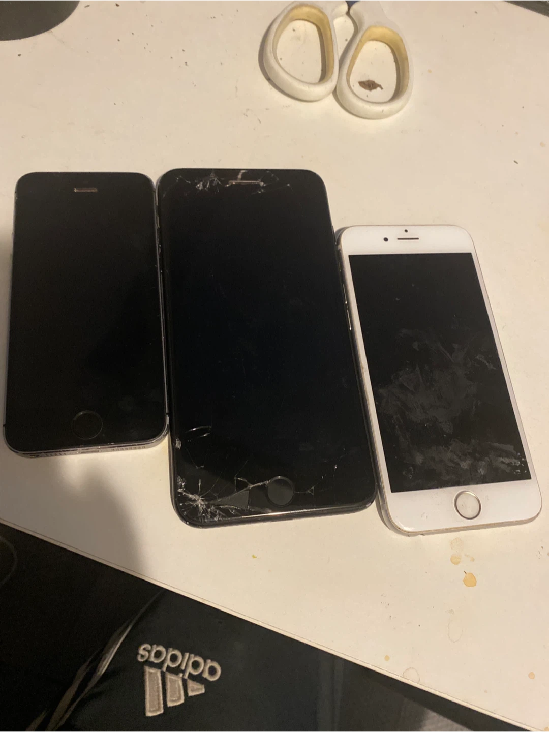 For parts 3 iPhones not working damaged for sale for cheap