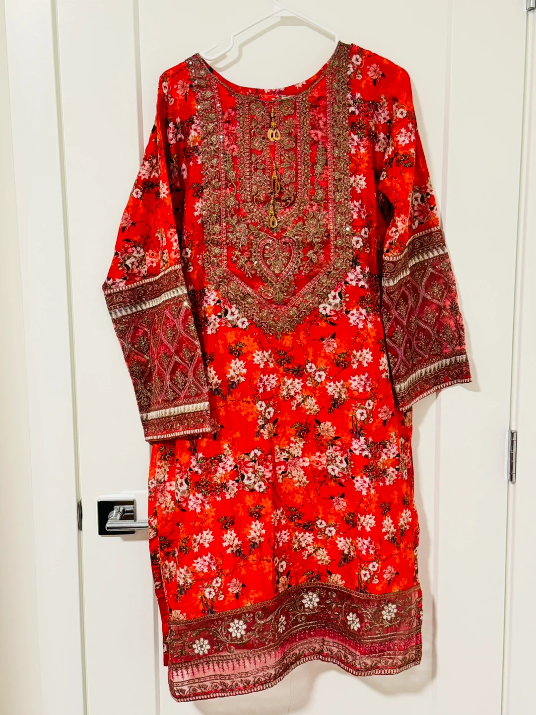 Red floral embroidered 3pc dress - photo 2