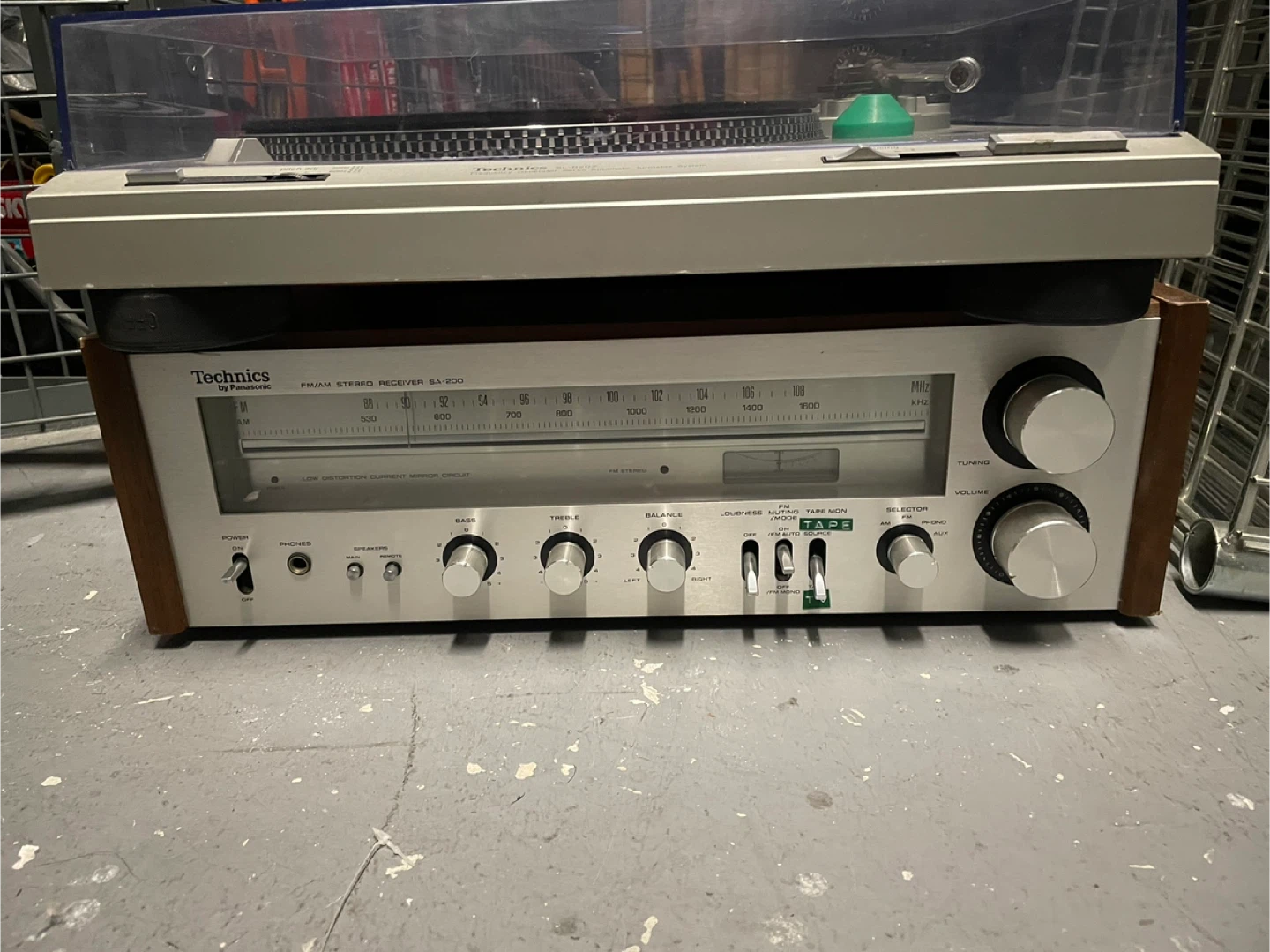 Technics SA-200 FM/AM Stereo Receiver and Technics turntable - photo 3