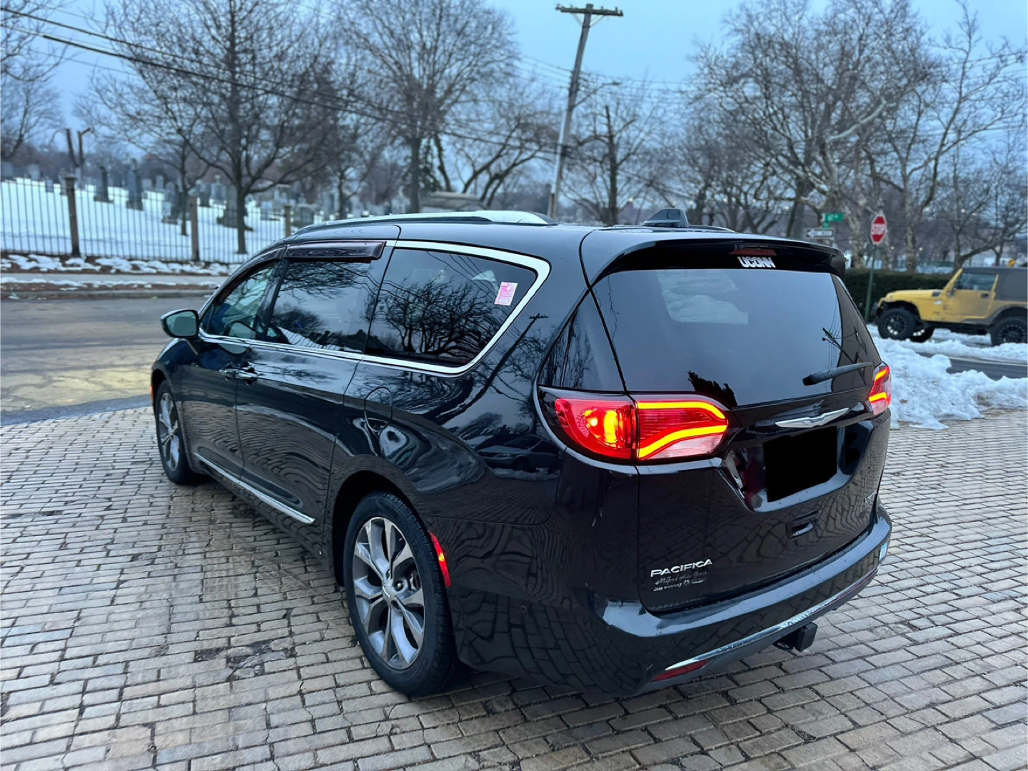 Black Chrysler Pacifica Limited - photo 5