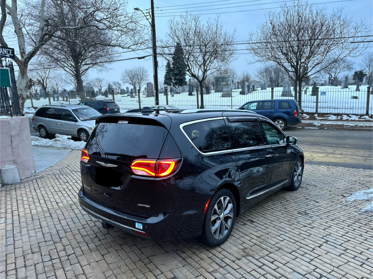 Black Chrysler Pacifica Limited - photo 4