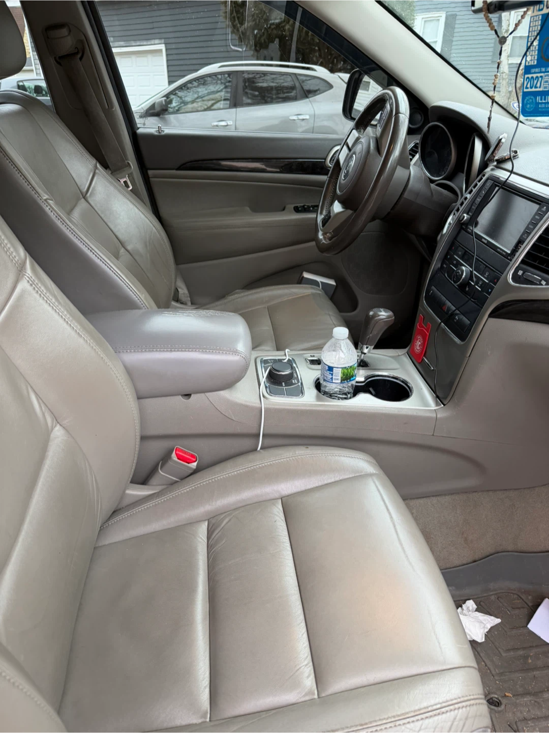 White Jeep Grand Cherokee - photo 4