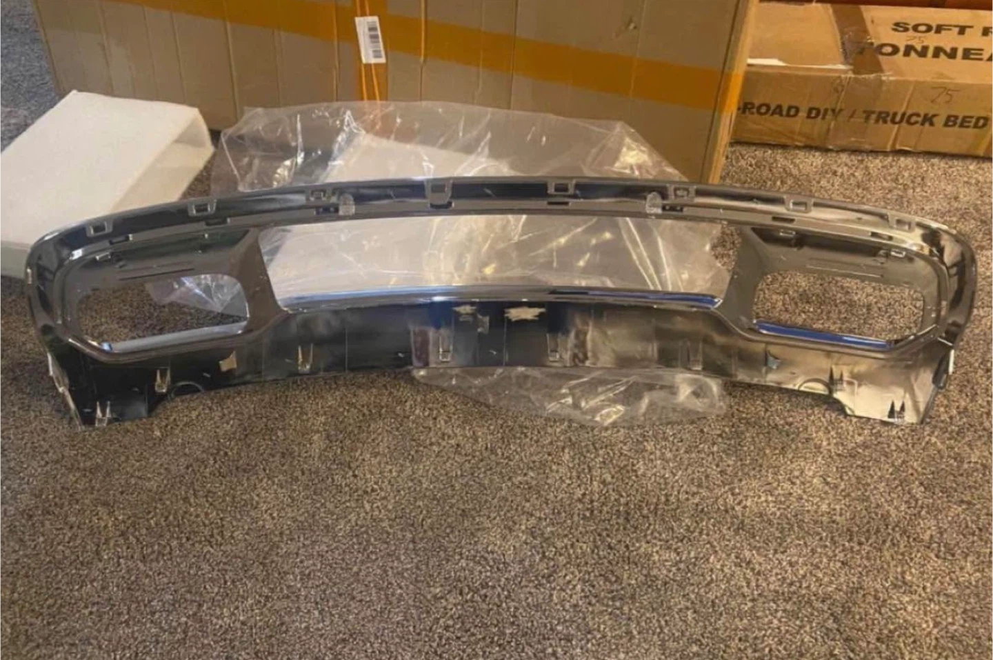 Jeep Grand Cherokee 2017-2021 Lower Grill Cover Molding Chrome - photo 5