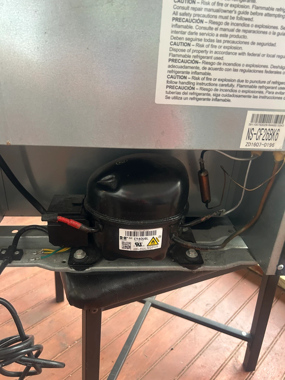 Bundle for $50 mini fridge & microwave - photo 3