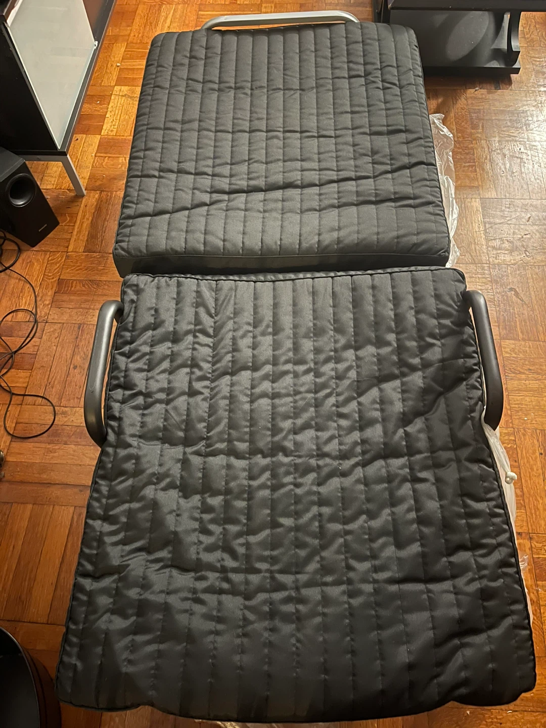 Folding Bed With Mattress and Wheels. - photo 3