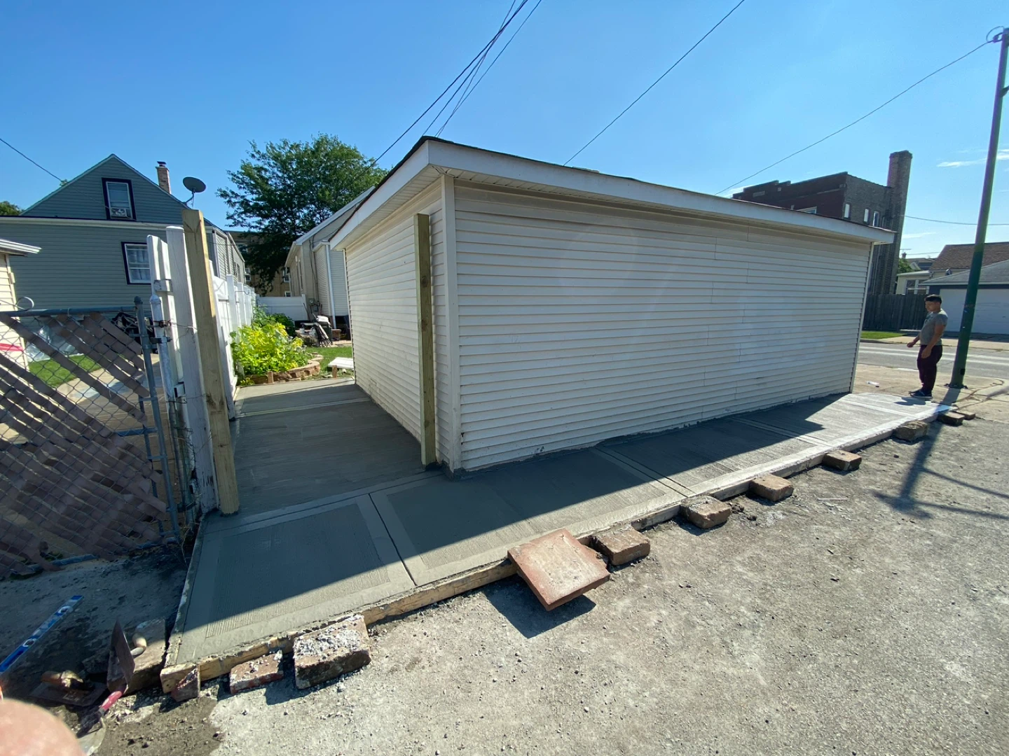 New concrete ,driway,  fence, new garage an replace - photo 3