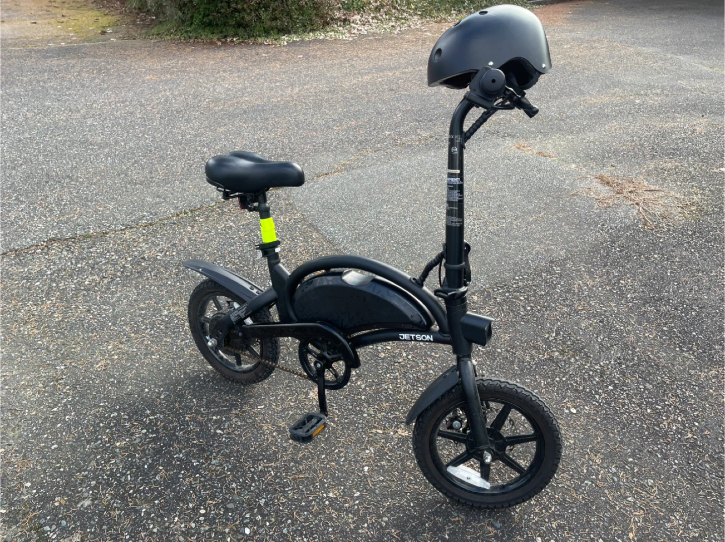 Jetson Bolt Pro Folding Electric Bike – Helmet & Accessories