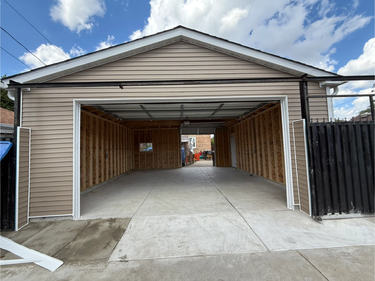 New concrete ,driway,  fence, new garage an replace - photo 4