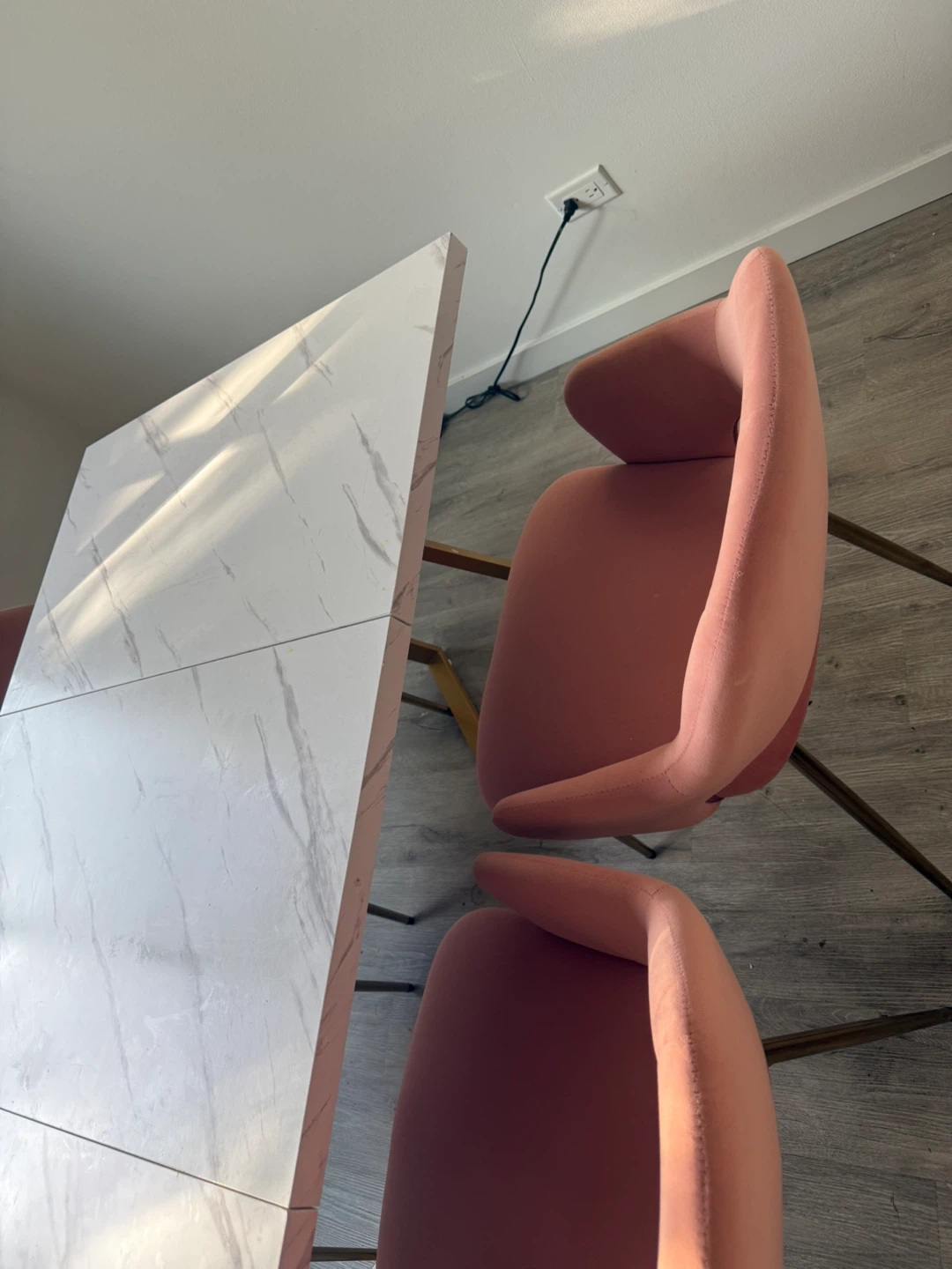 Marble Dining Table Set with 4 Pink Velvet Chairs - photo 3