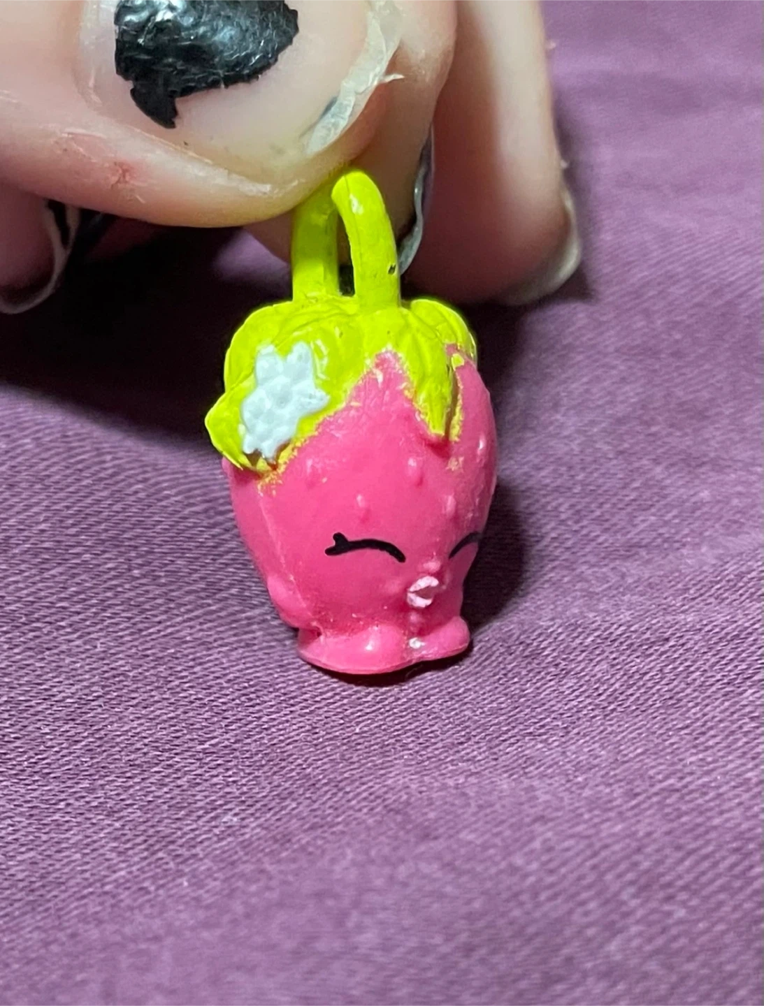 Shopkins Lil' Secrets Strawberry Kiss Charm - photo 2