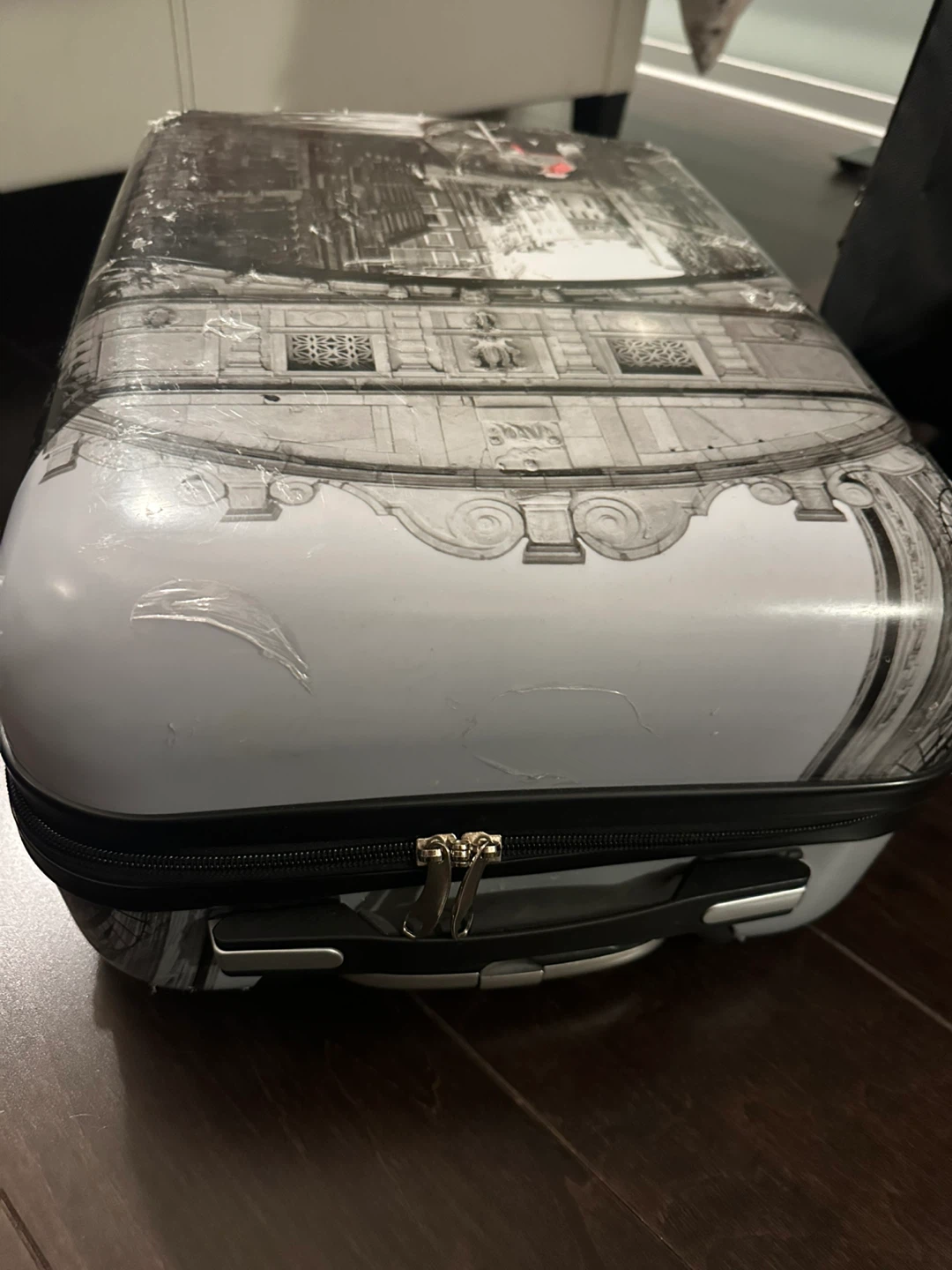 Hard-shell travel suitcase with city design - photo 2