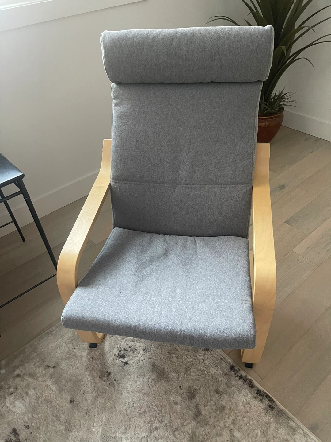 Grey Fabric Accent Chair with Wood Frame 🥕