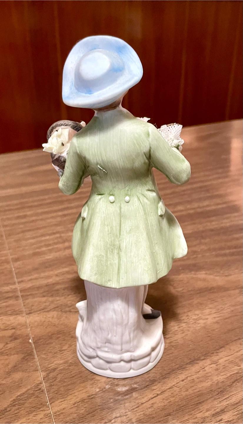 MOTHERS DAY Collectors Porcelain Figurine of Man with Flowers 🥕 - photo 4
