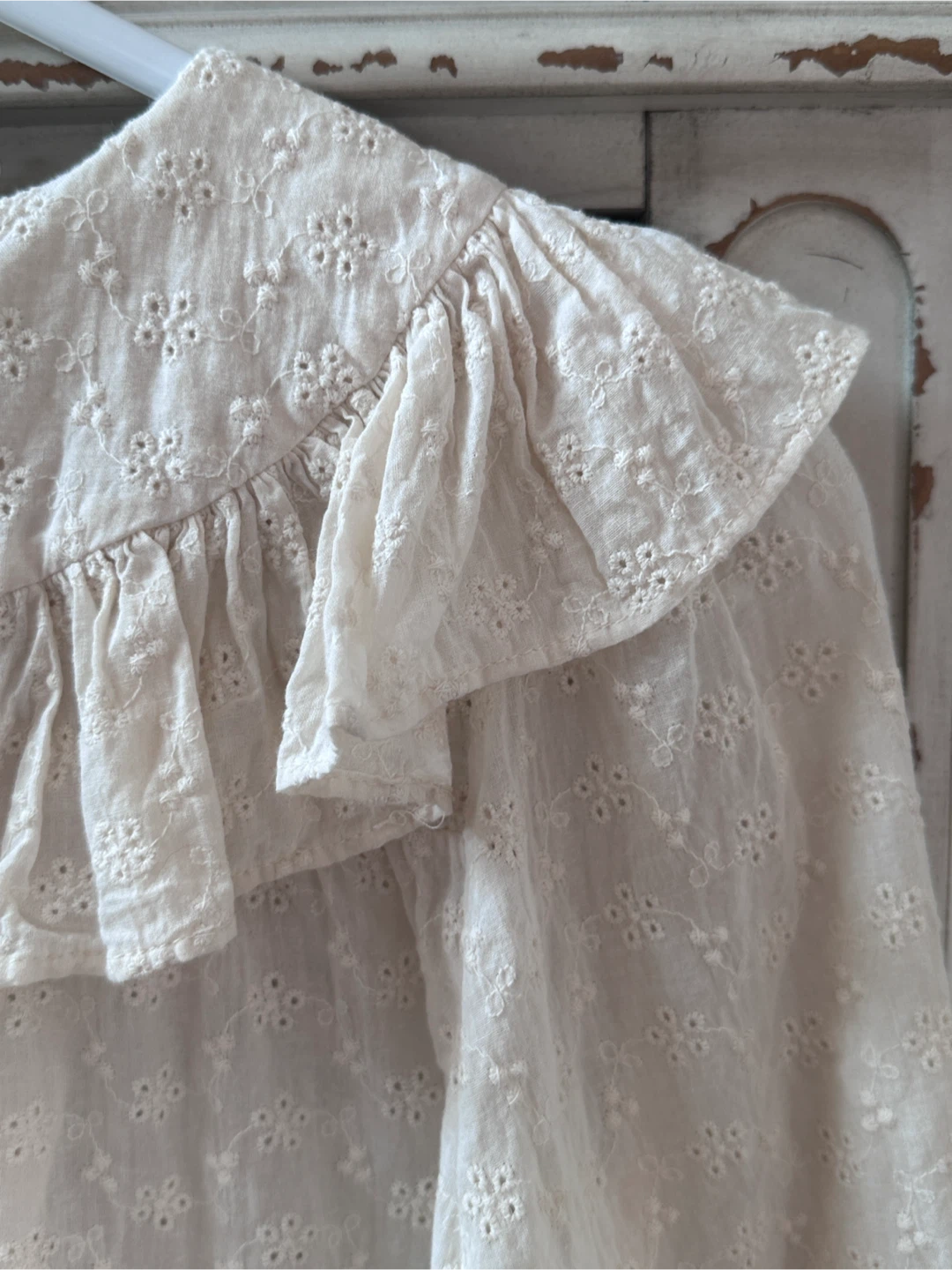 Brand New - Cream Eyelet Ruffle Blouse - photo 3