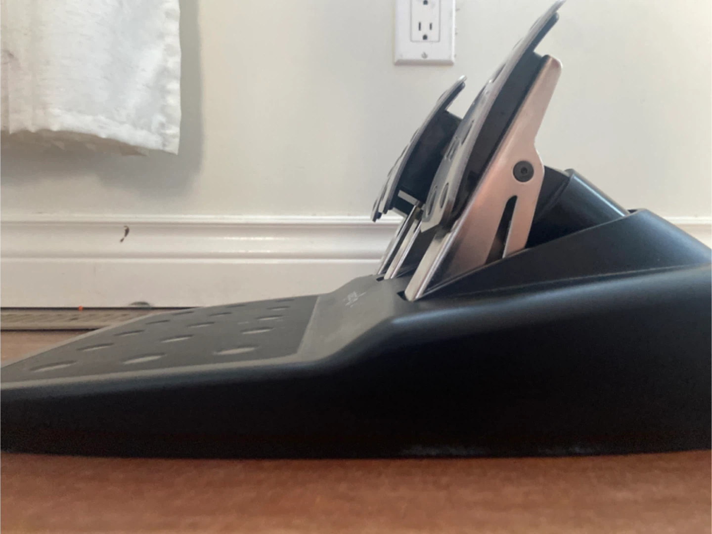 Logitech G29 Gaming Racing Wheel and Pedals - photo 5