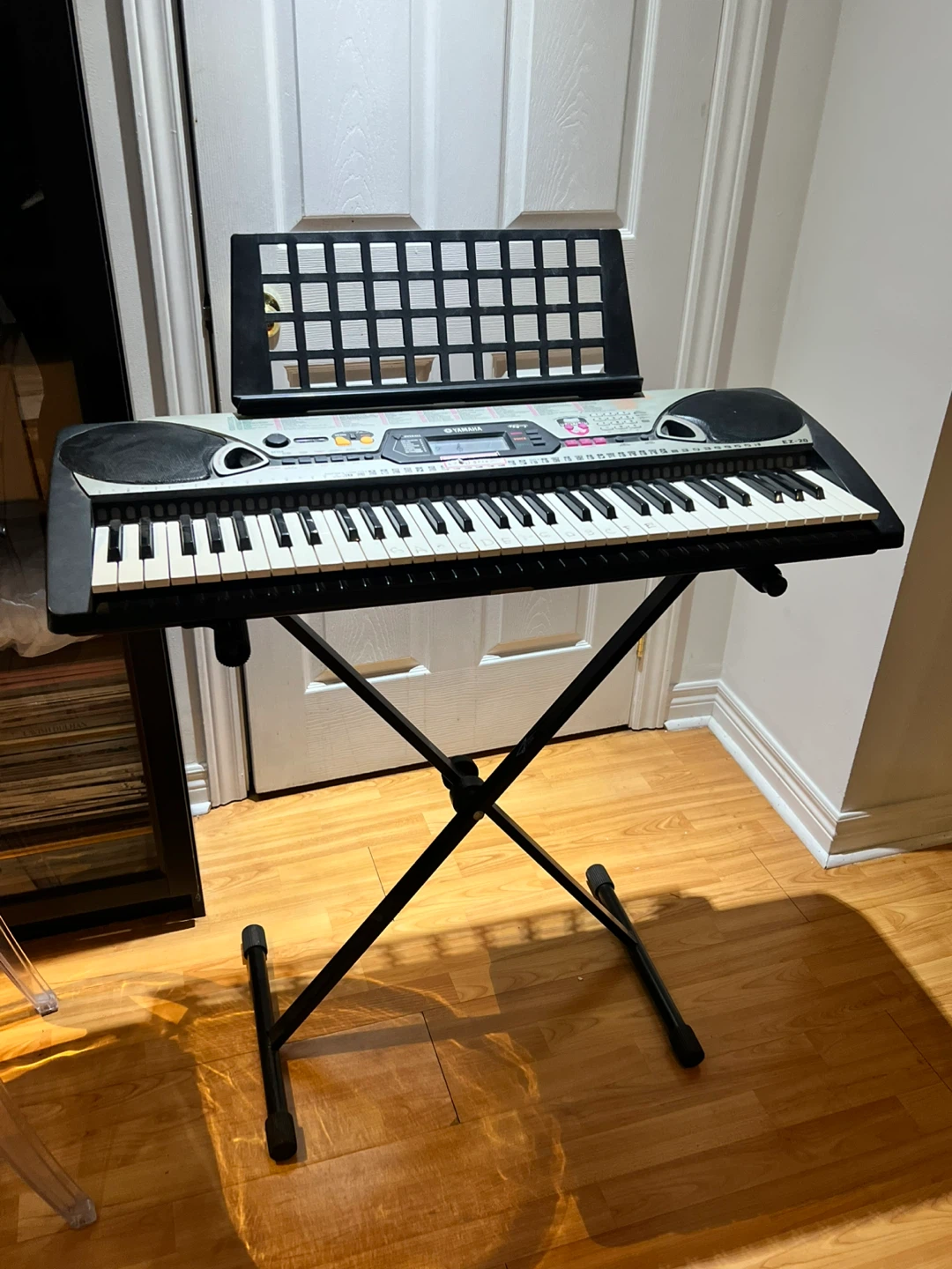 Yamaha Electronic Keyboard with Stand - photo 2