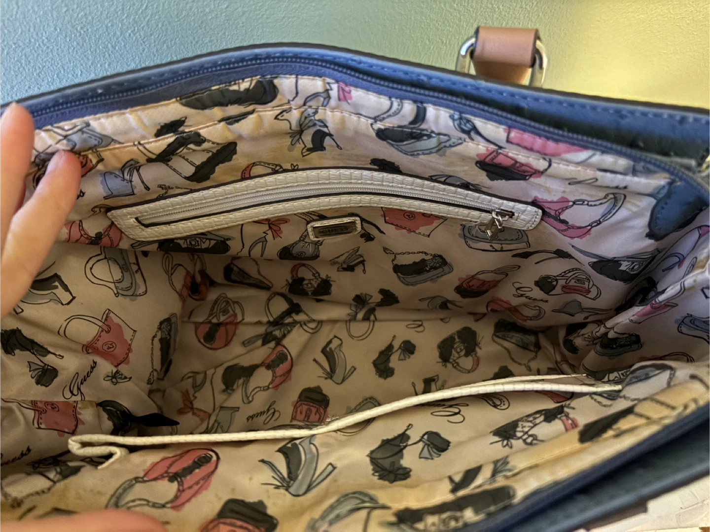 Guess Satchel Handbag - photo 3