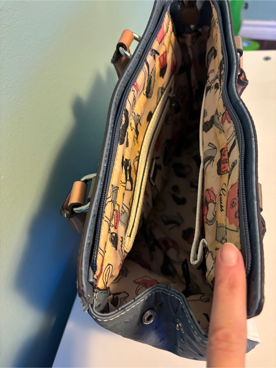 Guess Satchel Handbag - photo 4