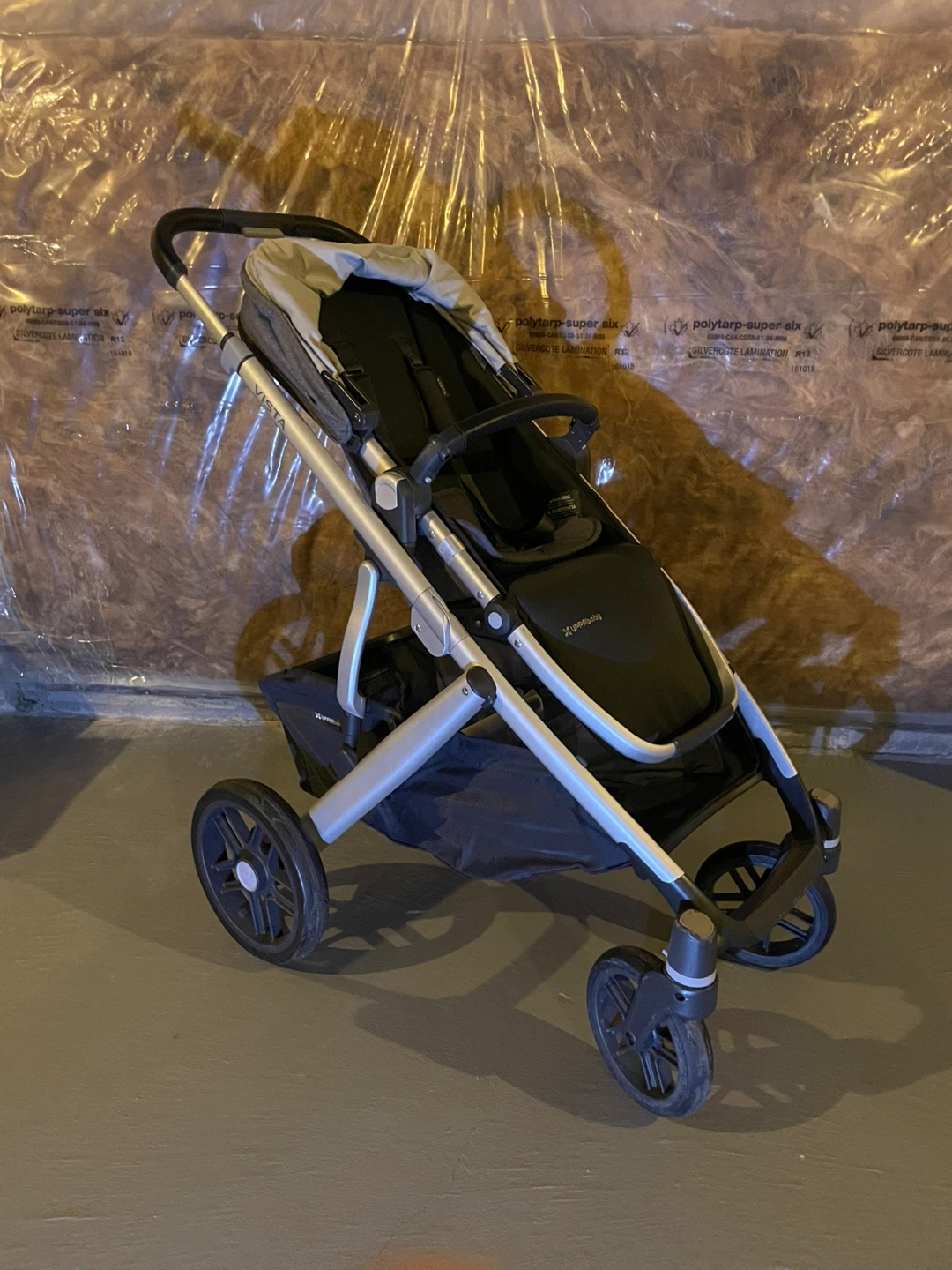 Uppababy Vista V2 (2021) Stroller w/ Rain cover